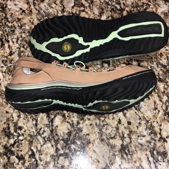 Jambu Women’s Brown Sandals - Picture 4 of 4